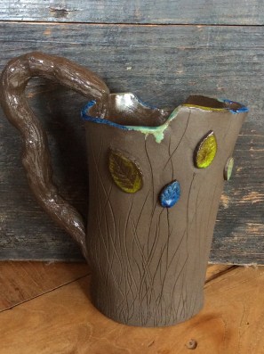 Carafe printanière avec feuilles émaillées vert et bleu